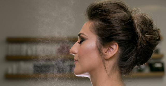 Secretul unui machiaj rezistent: spray-ul de fixare!