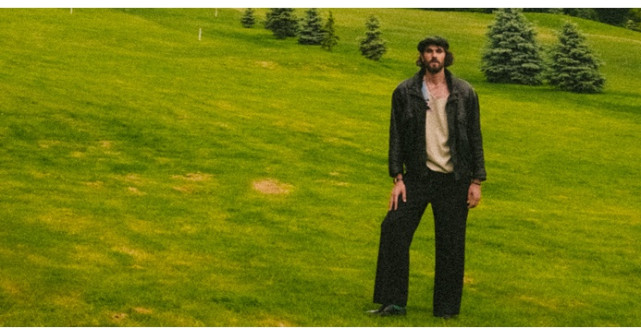 MIHAIL LANSEAZĂ HAI SĂ FUGIM—O SCRISOARE DE DRAGOSTE CĂTRE COPILĂRIA ANALOG ȘI SPIRITUL UMAN CARE UNEȘTE