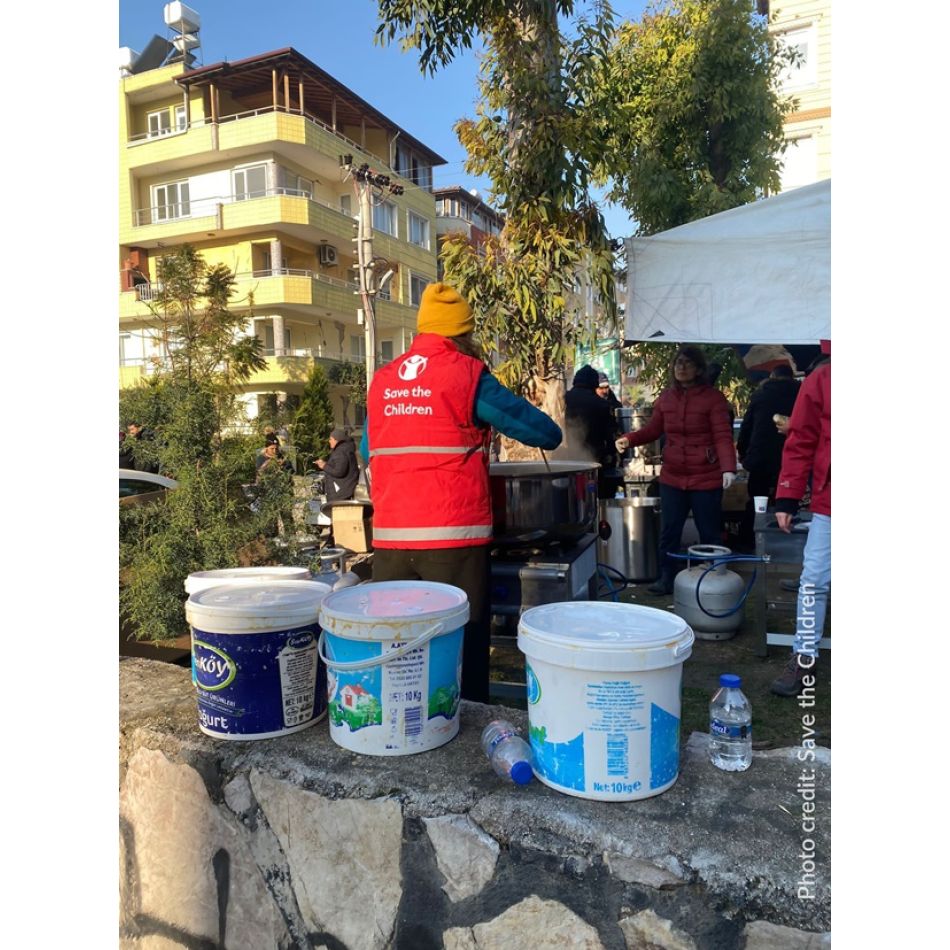 Copiii din Turcia și Siria sunt în risc vital. Salvați Copiii România anunță  un mecanism de ajutor imediat