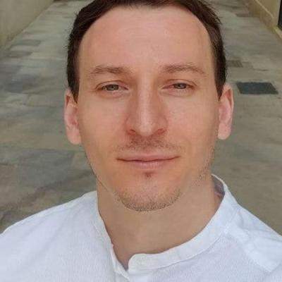 Denis Roabeș de la THE MOTANS s-a logodit. Cine este tânăra care i-a furat inima?