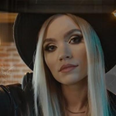 Sorina B. și Dr. Mako lansează Bonjour, o piesă despre noi începuturi în tainele iubirii