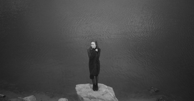 Scrisoare de la o străină către altă străină: Știu că lucrurile sunt dificile, însă încă lupți și asta te face minunată