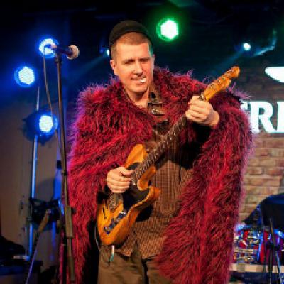 Chefuri si cantari la Clubul Taranului, cu Les Films de Cannes a Bucarest