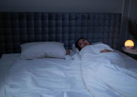 Ce se întâmplă cu hormonii tăi când dormi prea puțin mai multe nopți la rând