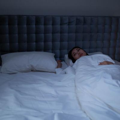 Ce se întâmplă cu hormonii tăi când dormi prea puțin mai multe nopți la rând