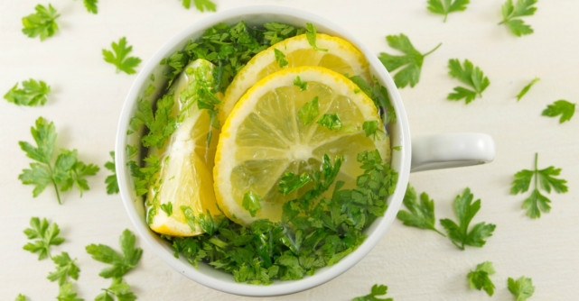 Cura de slabire cu ceai de patrunjel! Cum sa slabesti sase kilograme in doar doua saptamani