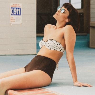 Pantalonii scurți mulați sunt must-have al acestei veri dar și la toamnă!