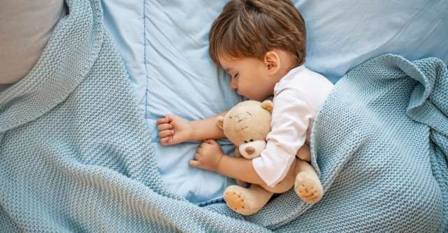 Strategii pentru părinți: Cum îți înveți copiii să doarmă singuri