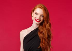 Beauty în culori: cum să combini armonios nuanța părului cu machiajul ochilor