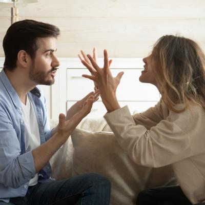 5 Obiceiuri dăunătoare care îndepărtează partenerul de viață