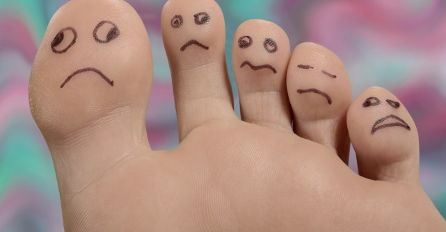 Cum să învingi transpirația excesivă și mirosul neplăcut al picioarelor