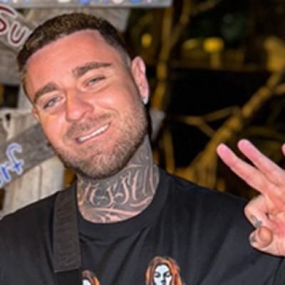 Scandal la alegeri: TJ Miles, dat afară din secția de votare – votul a fost posibil doar cu ajutorul AEP. Ce a pățit artistul