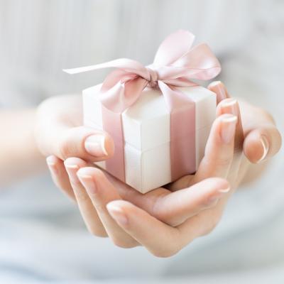 Cum alegi cadoul potrivit de 1 martie: sfaturi și idei 