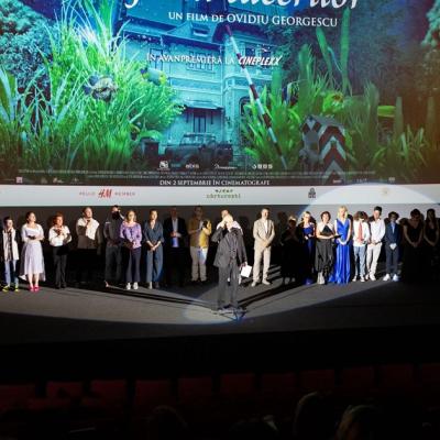 Dirijorul Tăcerilor, un film bazat pe fapte reale,   a primit aprecieri la scenă deschisă la avanpremiera de gală    