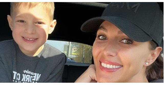 Ilinca Vandici, decizie neaștepată în ceea ce îl privește pe fiul ei! Ce a hotărât vedeta în legătură cu educația celui mic?