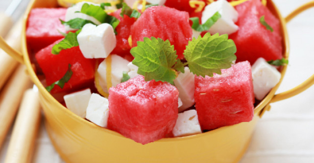 Yammy: Pepene cu feta si busuioc