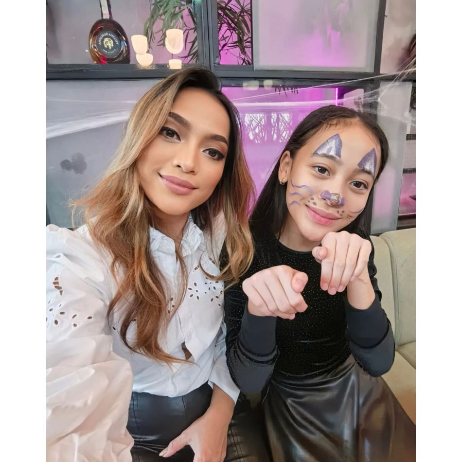 Cât de frumoasă este relația Bellei Santiago cu socrii ei! Părinții soțului artistei au învățat-o pe fiica sa limba română