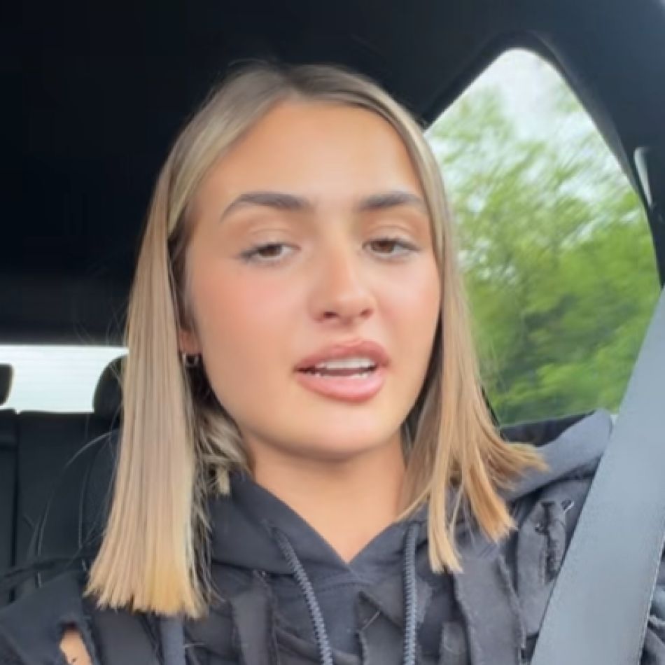 Scandal uriaș între Iuliana Beregoi și Andreea Bostănică! Vedetele s-au luat la bătaie într-un restaurant 