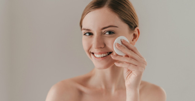 9 moduri inedite in care poti folosi apa micelara