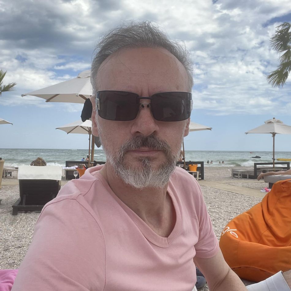 MIhai Albu regretă că i-a lăsat numele fostei sale soții, Iulia Albu: Cu siguranță a avut și o strategie de a păstra numele...