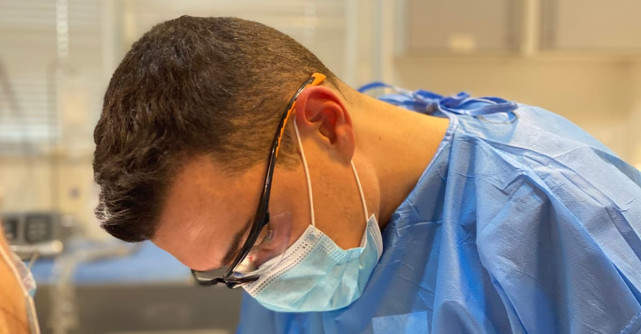 Tratamente moderne și sigure pentru un zâmbet complet prin implant dentar oferite de Dr. Radu Dumitru
