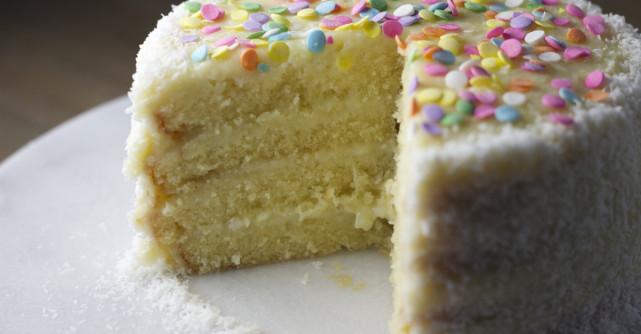 Prajitura vegana cu cocos pufoasa si cremoasa