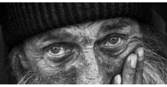 Povestea batranelului nefericit. Poate fi o lectie de viata si pentru tine