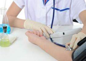 Ai Glanda? 9 Semne si simptome ca ai probleme cu tiroida