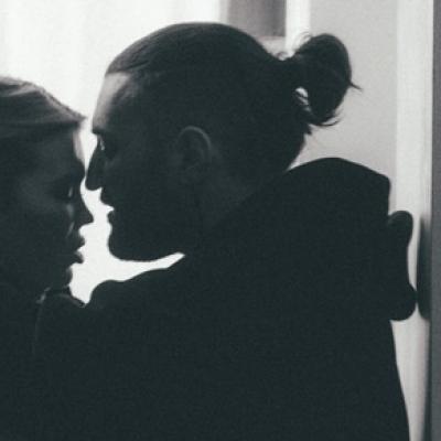 Smiley și Gina Pistol, secvențe de dragoste nebună în Mi-aduc aminte, al patrulea episod din serialul său muzical