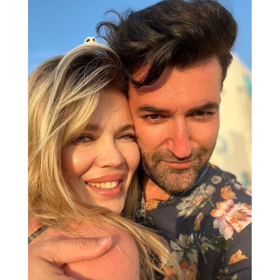 Gina Pistol a postat imaginea cu chipul fiicei sale din greșeală. Iubita lui Smiley a început să plângă pe Instagram