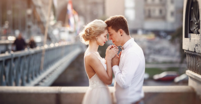 Gesturile unui barbat indragostit: descifreaza-le!