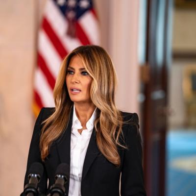 „Trebuie să-ți plătești soția ca să vină?” Dezvăluiri fără precedent din culisele Casei Albe despre Melania Trump
