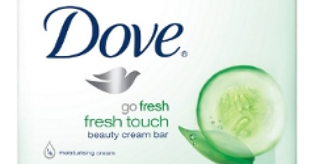 O piele catifelata, hidratata si stralucitoare. Cu Dove