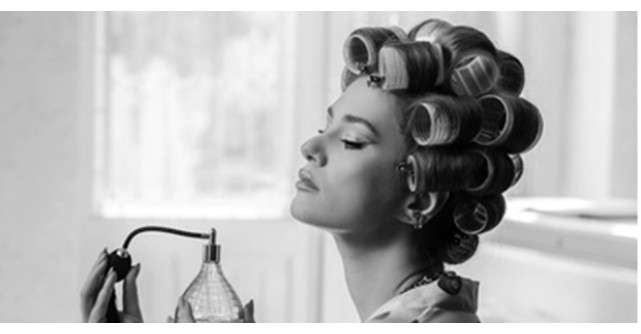 Feli cântă despre o Dragoste nebună, o piesă despre relațiile pasionale, unde iubirea se împletește cu dezamăgirea