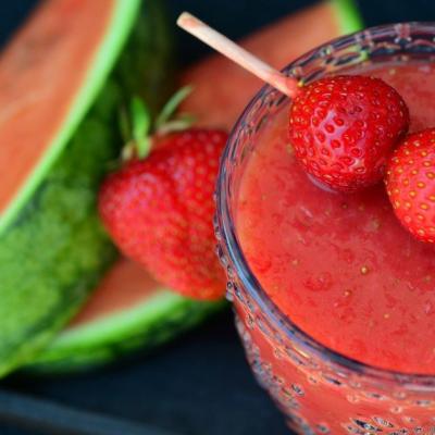 3 smoothies ideale pentru vara: Combinatii fresh pentru cand ai pofta de ceva bun