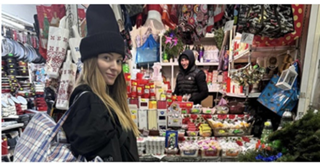 Delia, apariție de senzație în PIața Obor! Vedeta a venit cu metroul și a cumpărat murături