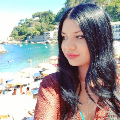 Ana Maria Ducuţă: Ar fi trist si ciudat sa nu mai existam la un moment dat, doar pentru ca ne dam jos o hainuta, corpul fizic