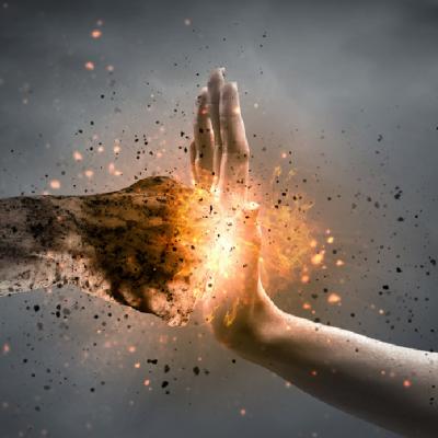 Cum să te distanțezi și să îți protejezi sufletul de o persoană toxică apropiată