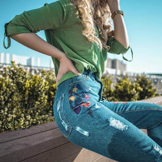 Ce blugi cu broderii mai purtam toamna aceasta
