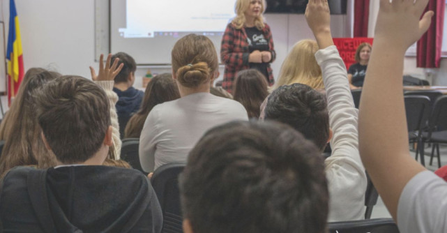 Peste 15.000 de liceeni participă la cea de-a IV-a ediție a Programului „Gustă cu Atenție. Bucură-te de Moment”