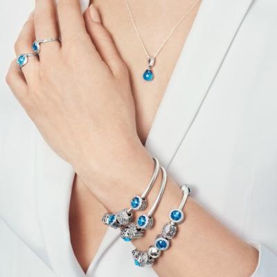 Noua colectie de iarna de la Pandora este inspirata de frumusetea unui taram inghetat