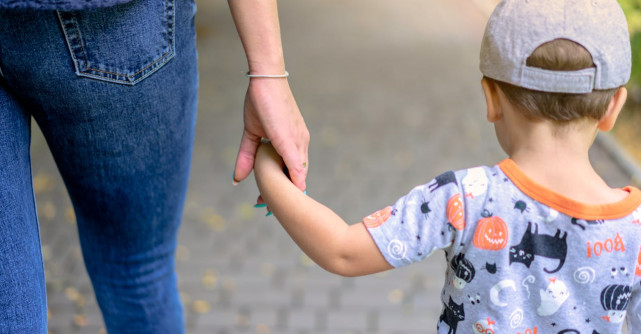 De ce nu ar trebui să devii „mama” partenerului tău. Cum îți afectează relația fără să știi și cum poți scăpa?
