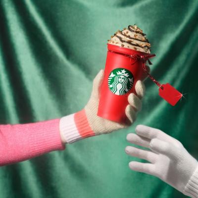 Magia sărbătorilor a început! Meniul Starbucks® de Crăciun este de astăzi în toate cafenelele! 