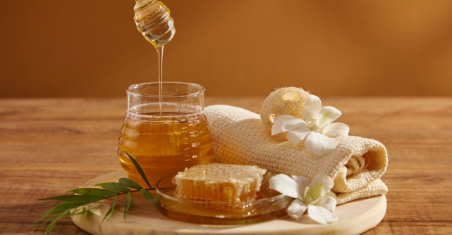 Masca de față cu miere - beneficii și rețete pentru toate tipurile de ten