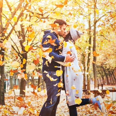 Horoscopul dragostei pentru luna Octombrie: relatiile de iubire trec prin transformari importante