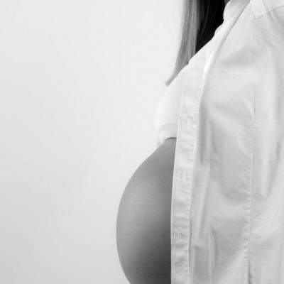 Femeile insarcinate sunt mai vulnerabile la coronavirus. Riscuri si preventie de la medici ginecologi 