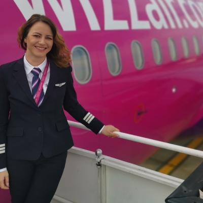 Ana Ochiroși – O viață în zbor: despre curaj, perseverență și visuri împlinite în cabina de pilotaj