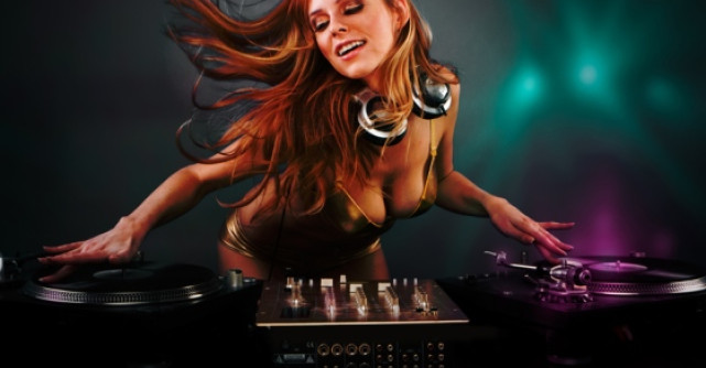 Video: Pitbull lanseaza Back in Time