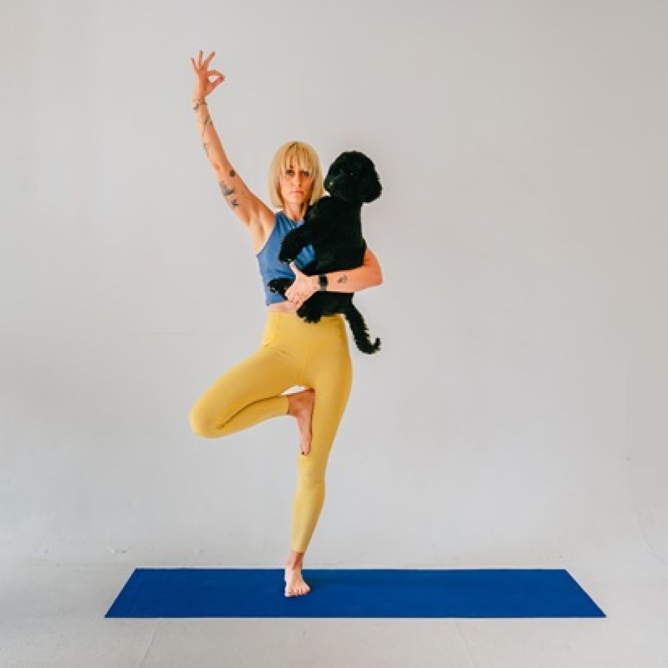 Pet Yoga: Beneficii pentru sănătatea ta și a animalului de companie
