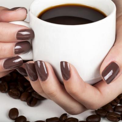 7 Solutii BIO de ingrijire a unghiilor cu probleme